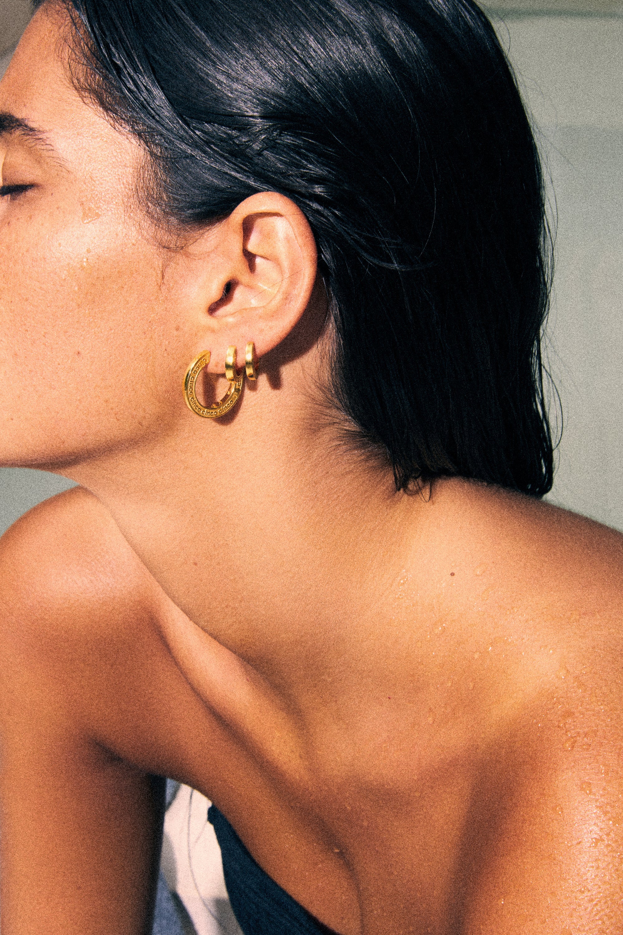 Brinco gravado para presente: como escolher