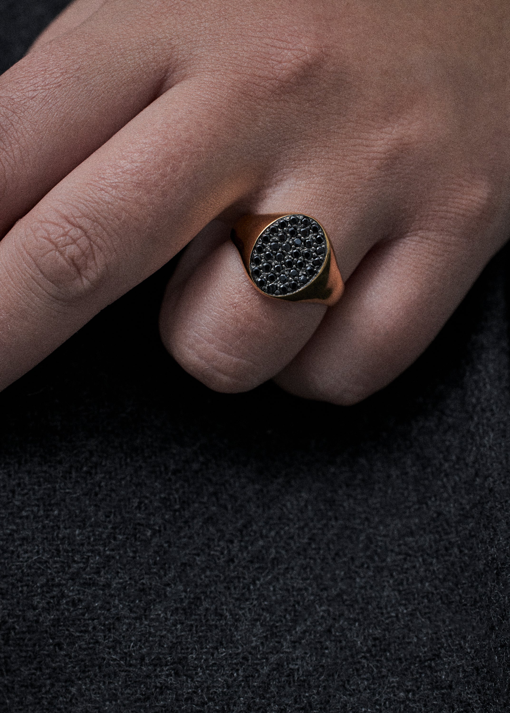 m ring black