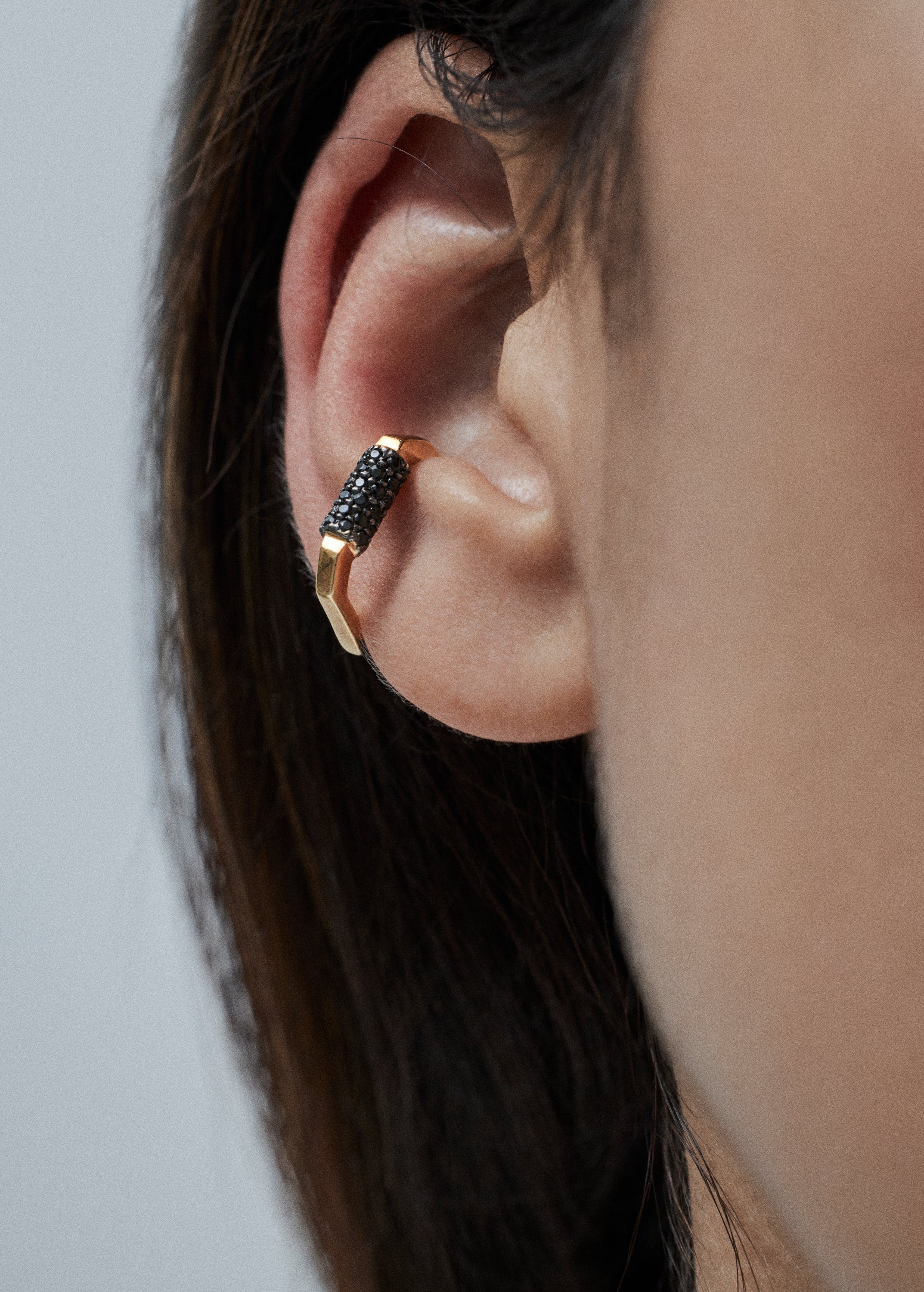 g earring black