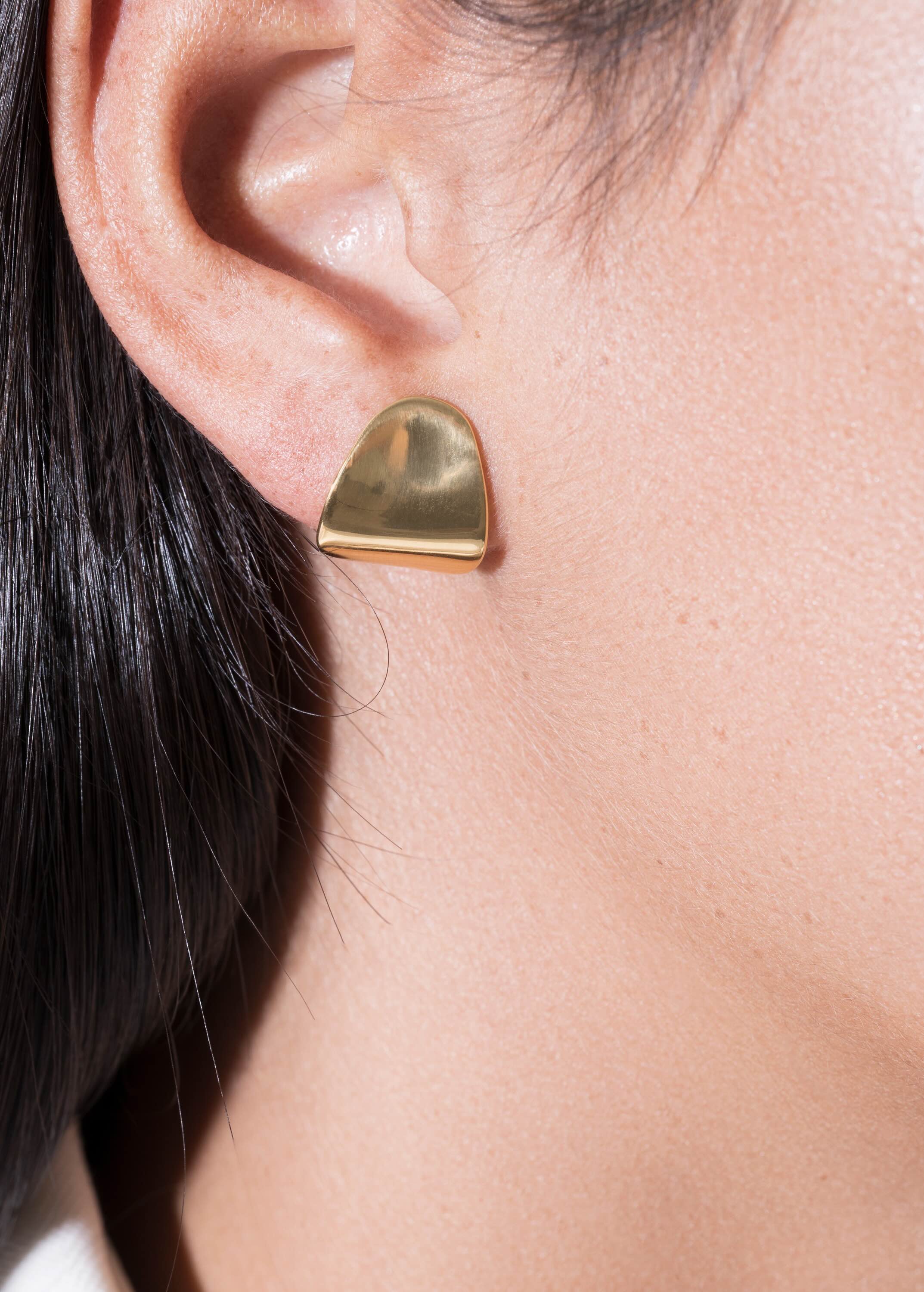 carly earrings gold crop