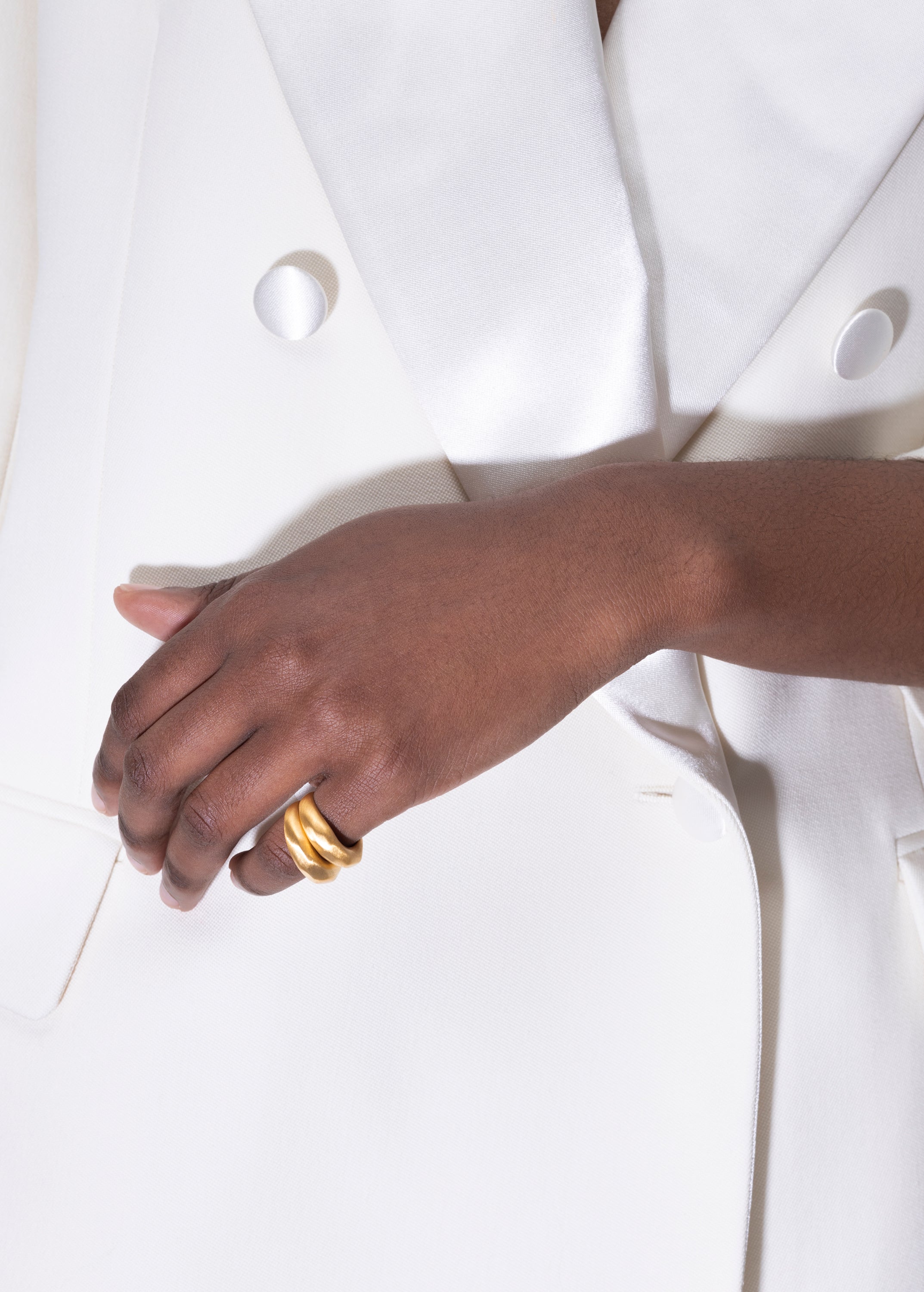 model wearing lang rings in gold