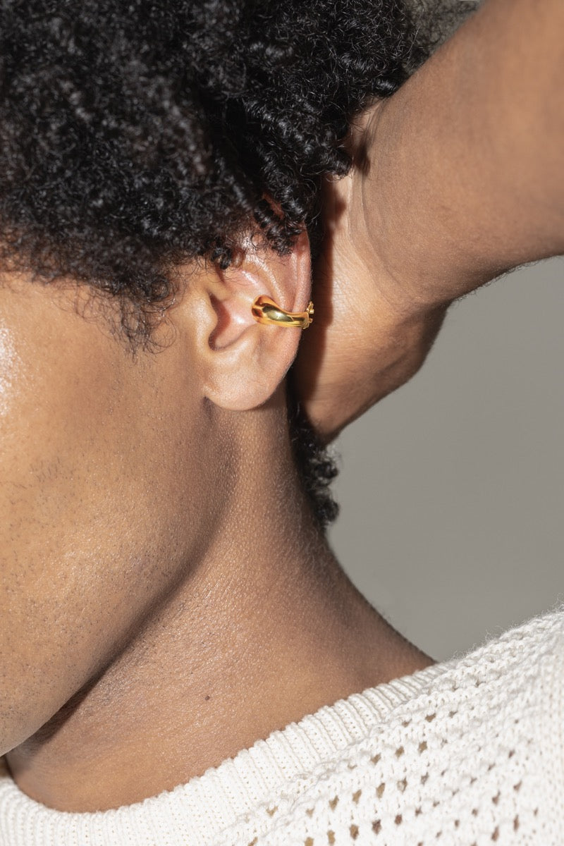 model wearing lauren earring in gold