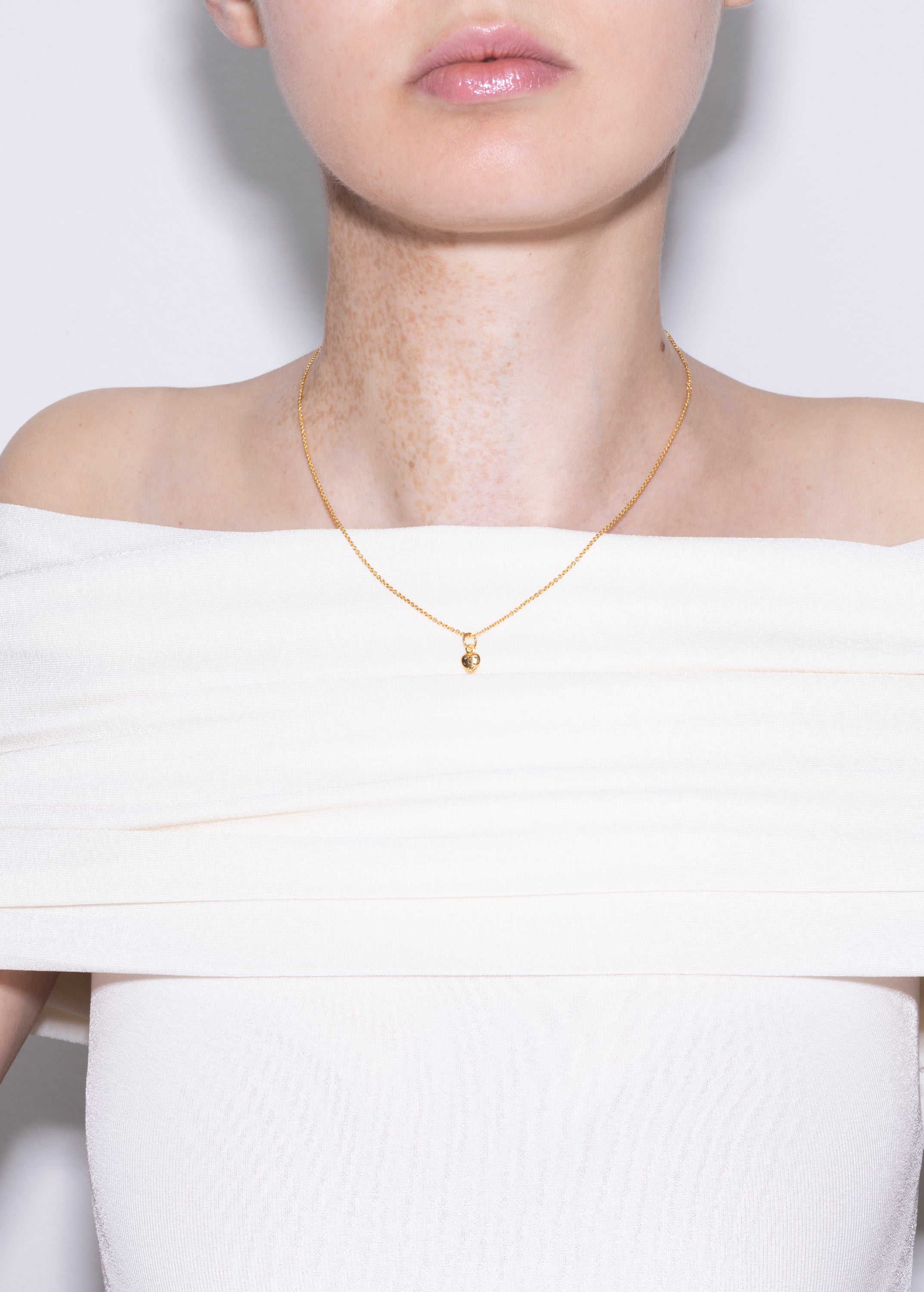 model wearing li necklace in gold