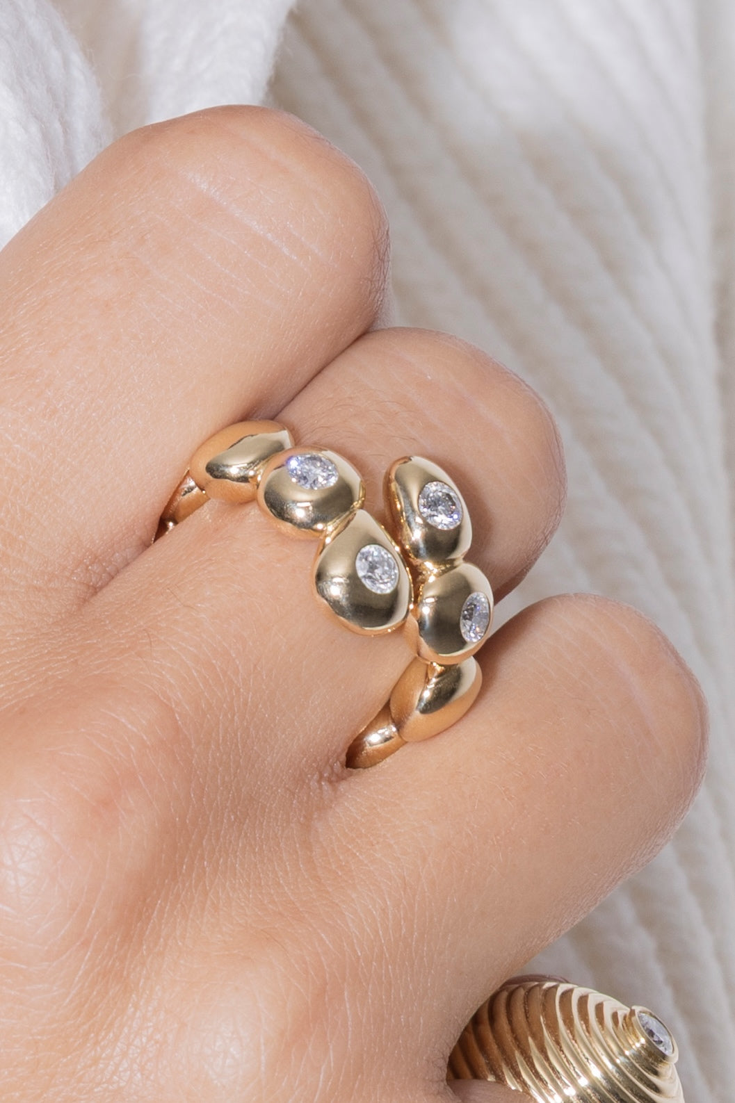 unperfect sphere 18k diamond ring